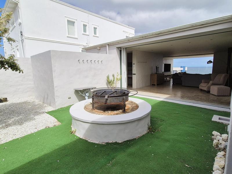 4 Bedroom Property for Sale in Perlemoenbaai Western Cape